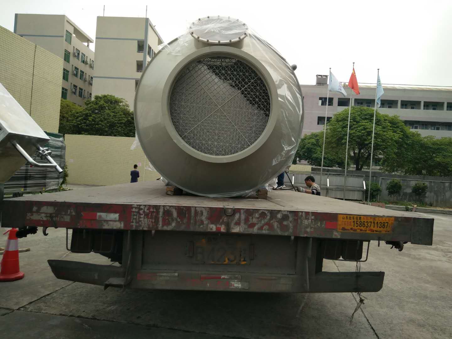 PP喷淋塔设备.jpg