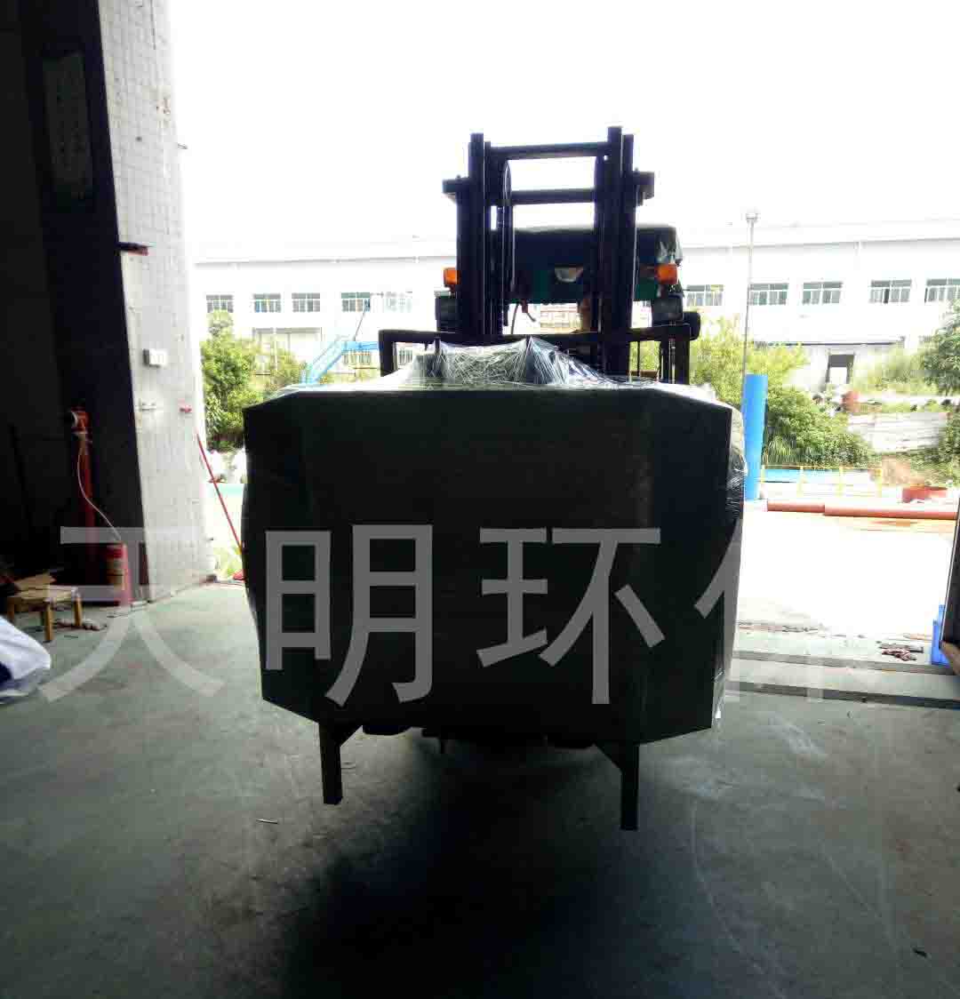 低温等离子设备装车.jpg