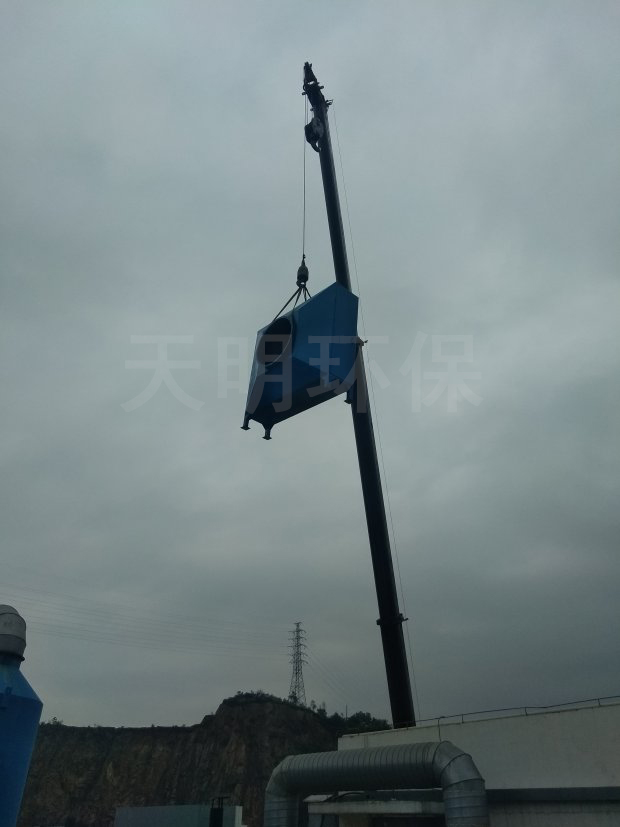  喷淋塔设备.jpg